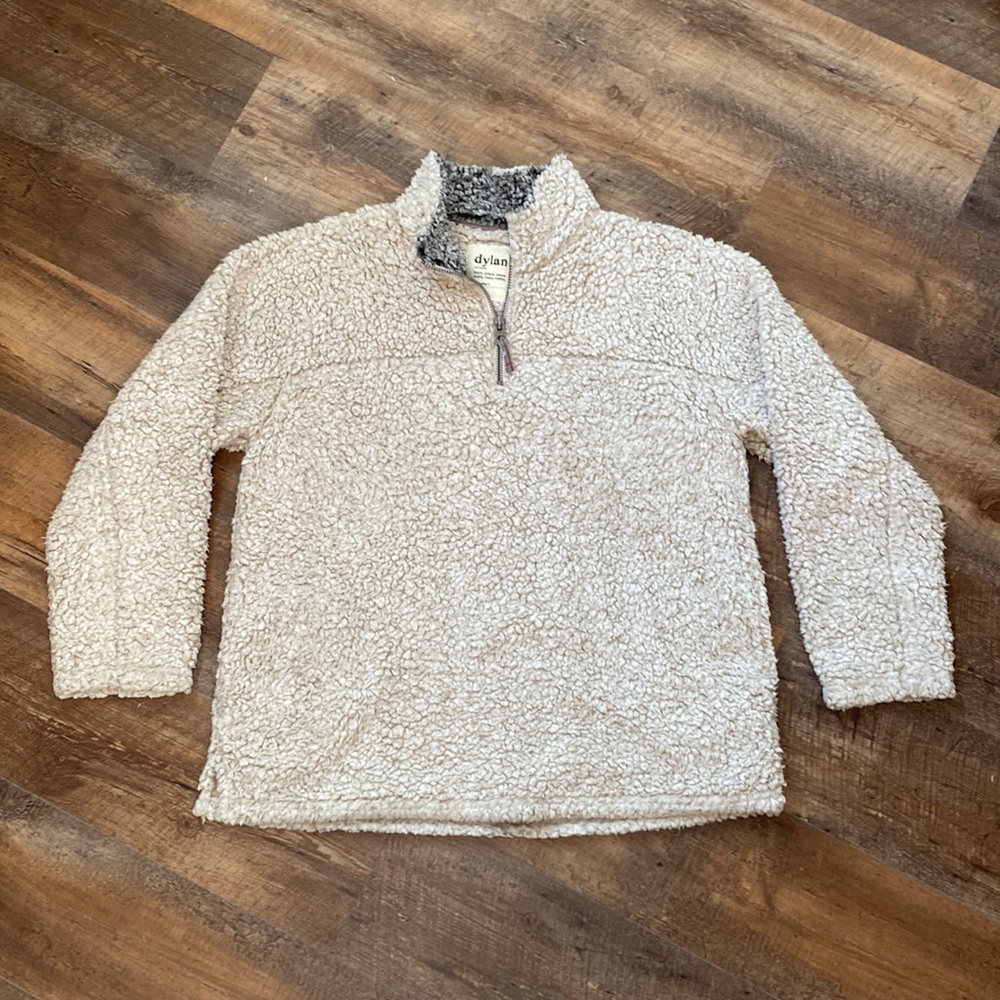 Like New Dylan pullover. Size XL